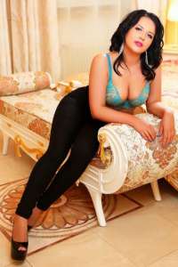 Canik Escort: Zarif ve Etkileyici Güzellik Özlem